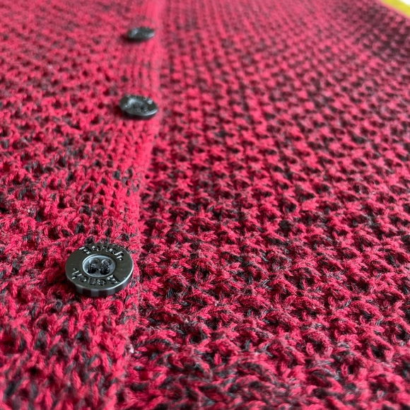 Bench 7-way knit wrap shrug poncho shawl scarlet red yoga scarf w/ black buttons - Picture 4 of 9